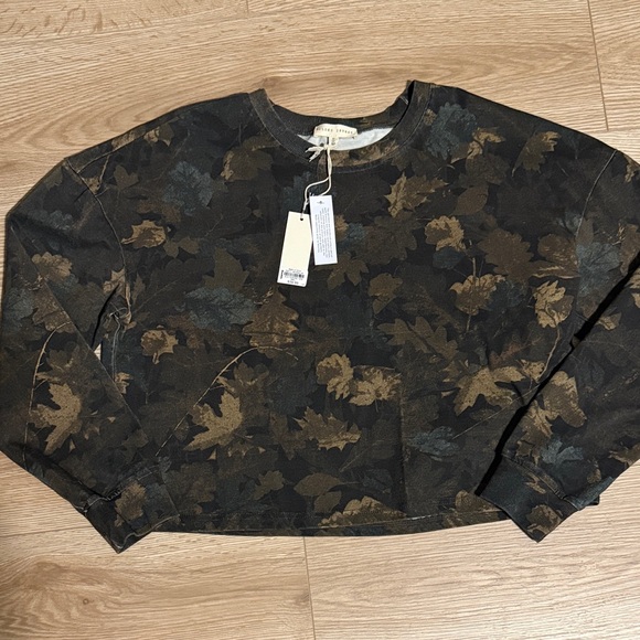 Gilded Intent Tops - Camouflage Leaves Patterned Long Sleeve Top from Buckle